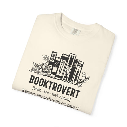 Booktrovert Tee